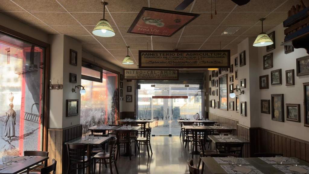 Interior tradicional del Restaurante Casa Armando en Fraga, Huesca